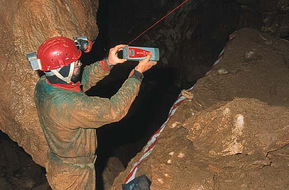 Entfernungsmessung mit dem Leica-Lasermessgerät