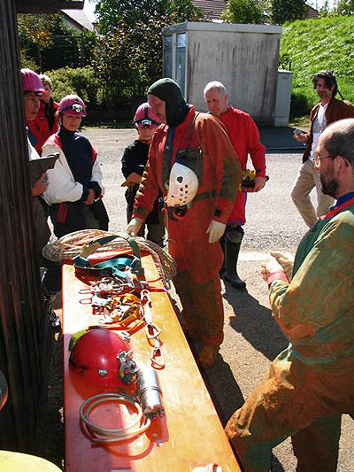 Demonstration typischer Ausr&uuml;stungsteile